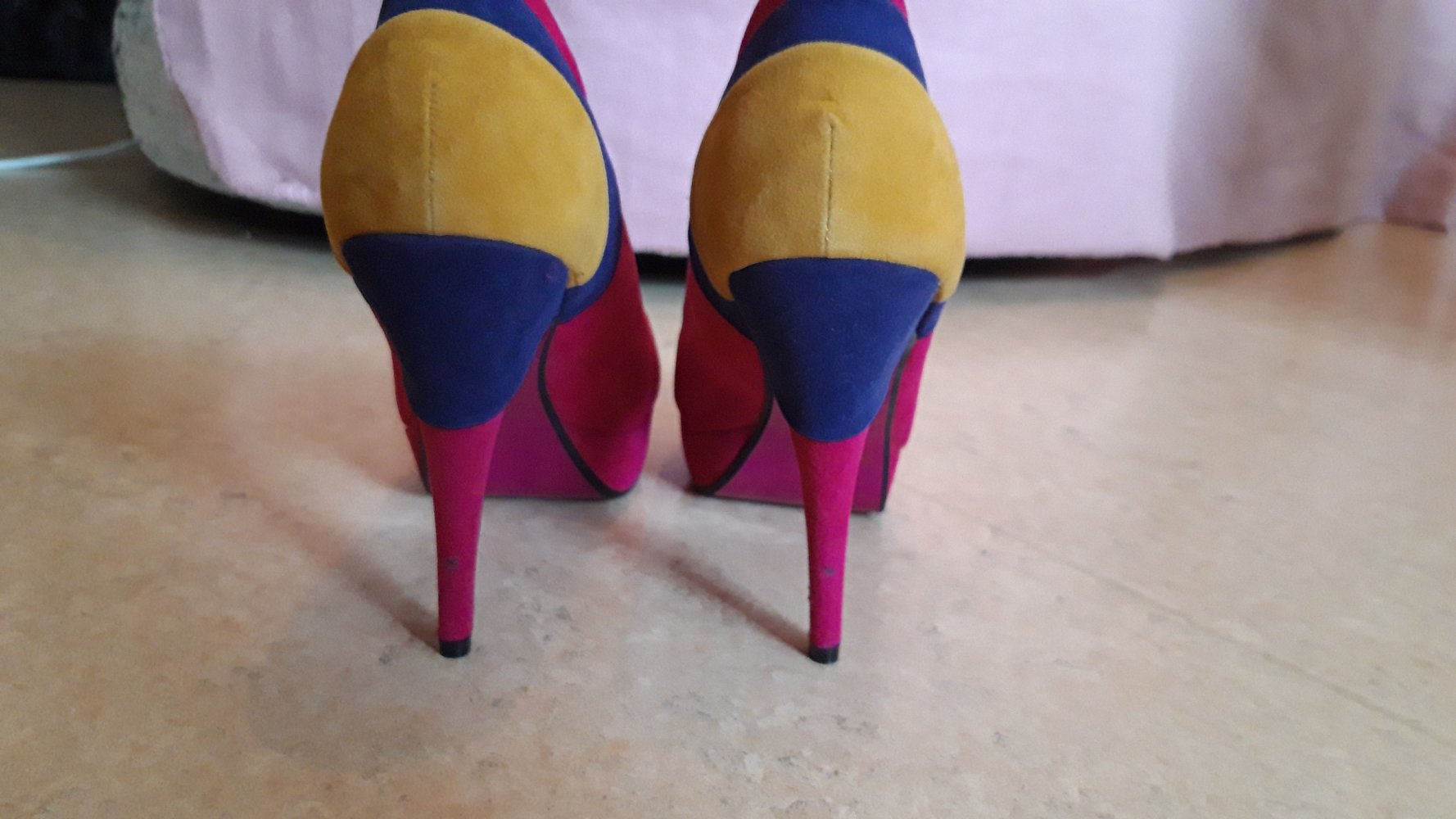 Samtige pinkfarbene Pumps