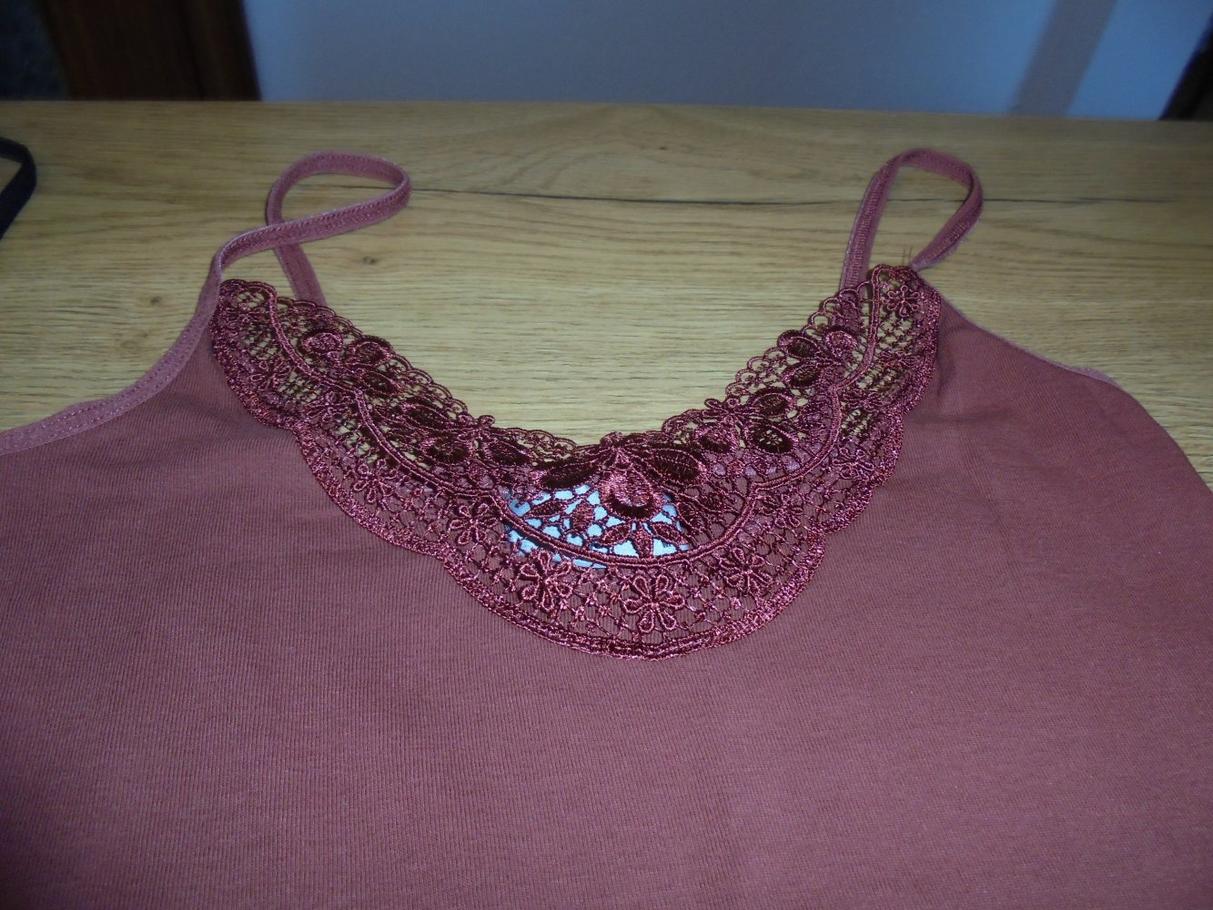 Neu: 2 Stück Vera Moda Damen Trägerunterhemden mit Spitze schwarz+braun Gr. M