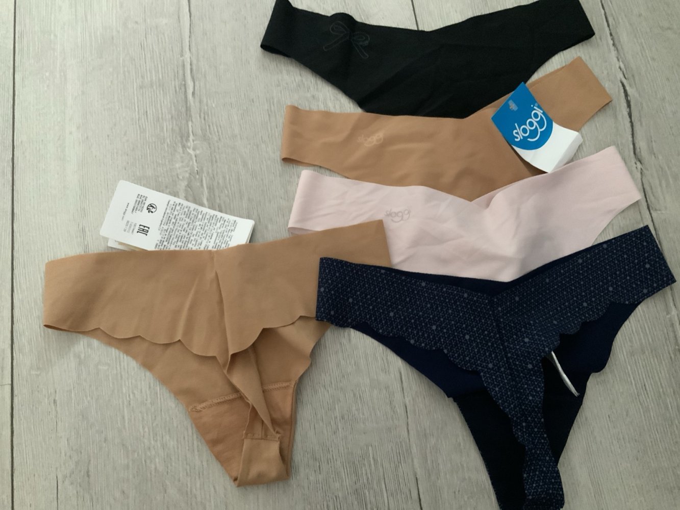 Fünf String  Tanga in gr. S / Sloggi 
