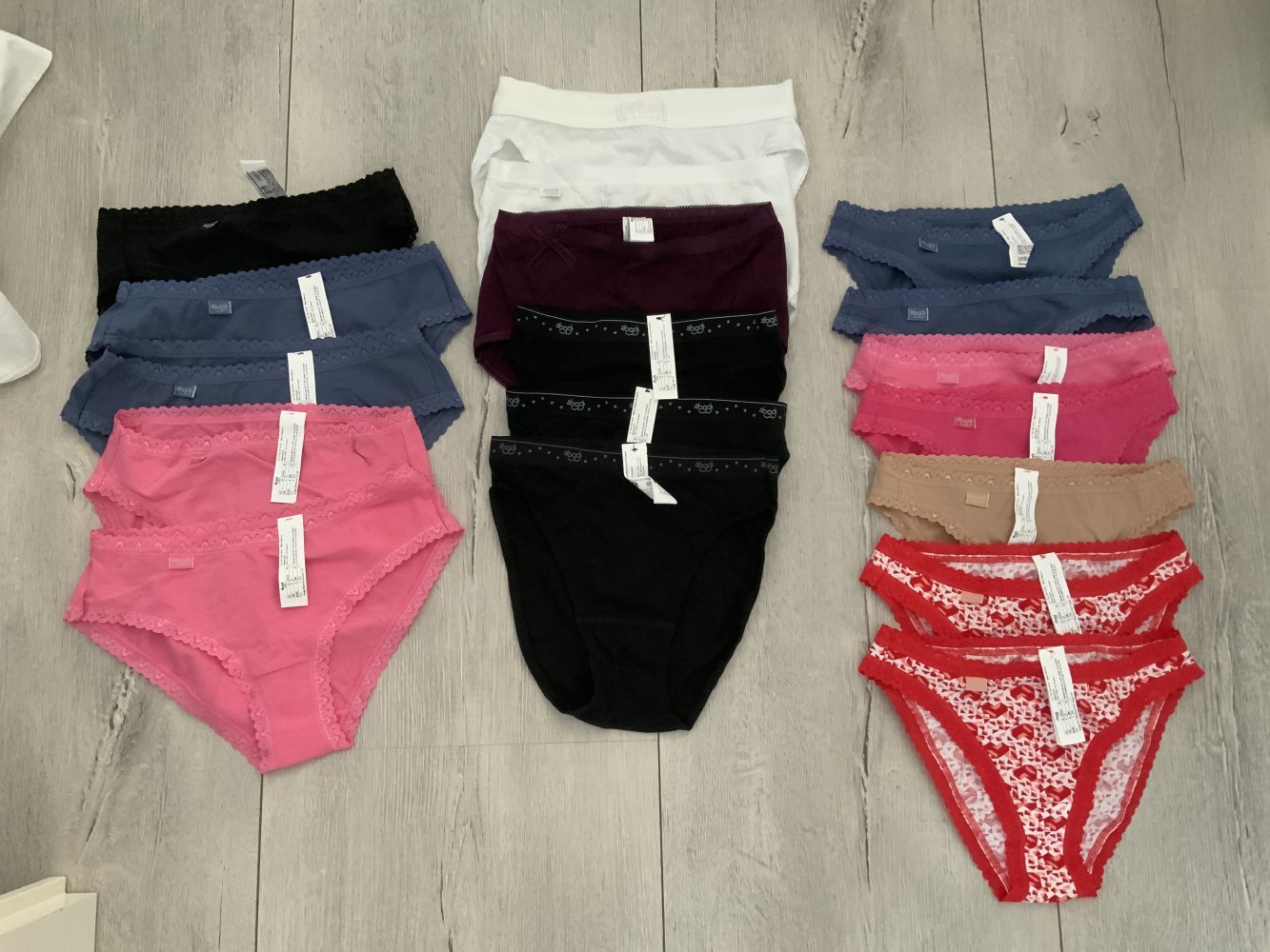 Verschiedene Slip gr. 38 / pro Slip 4€ 