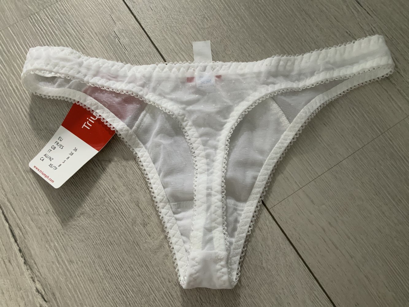 Weißer String in gr. 36 / Triumph 