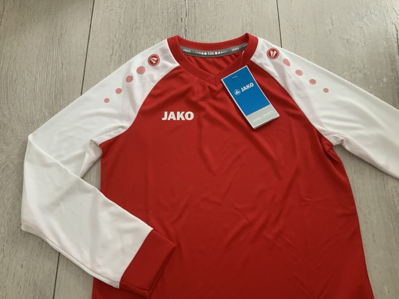 Zwei Shirts in gr. 116 / Jako / Preis ist für beide 