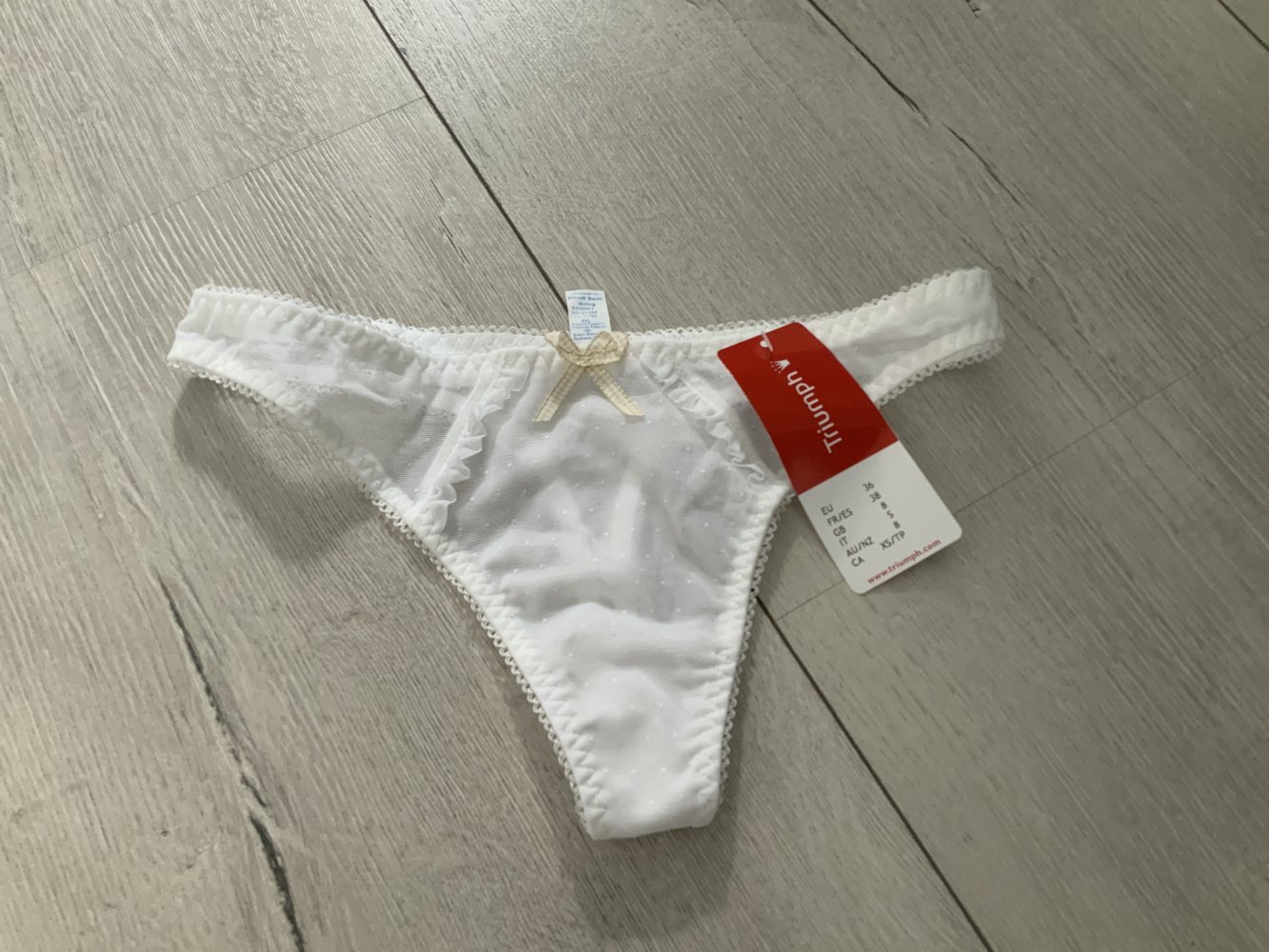 Weißer String in gr. 36 / Triumph 