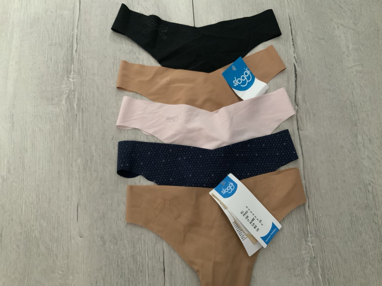 Fünf String  Tanga in gr. S / Sloggi 