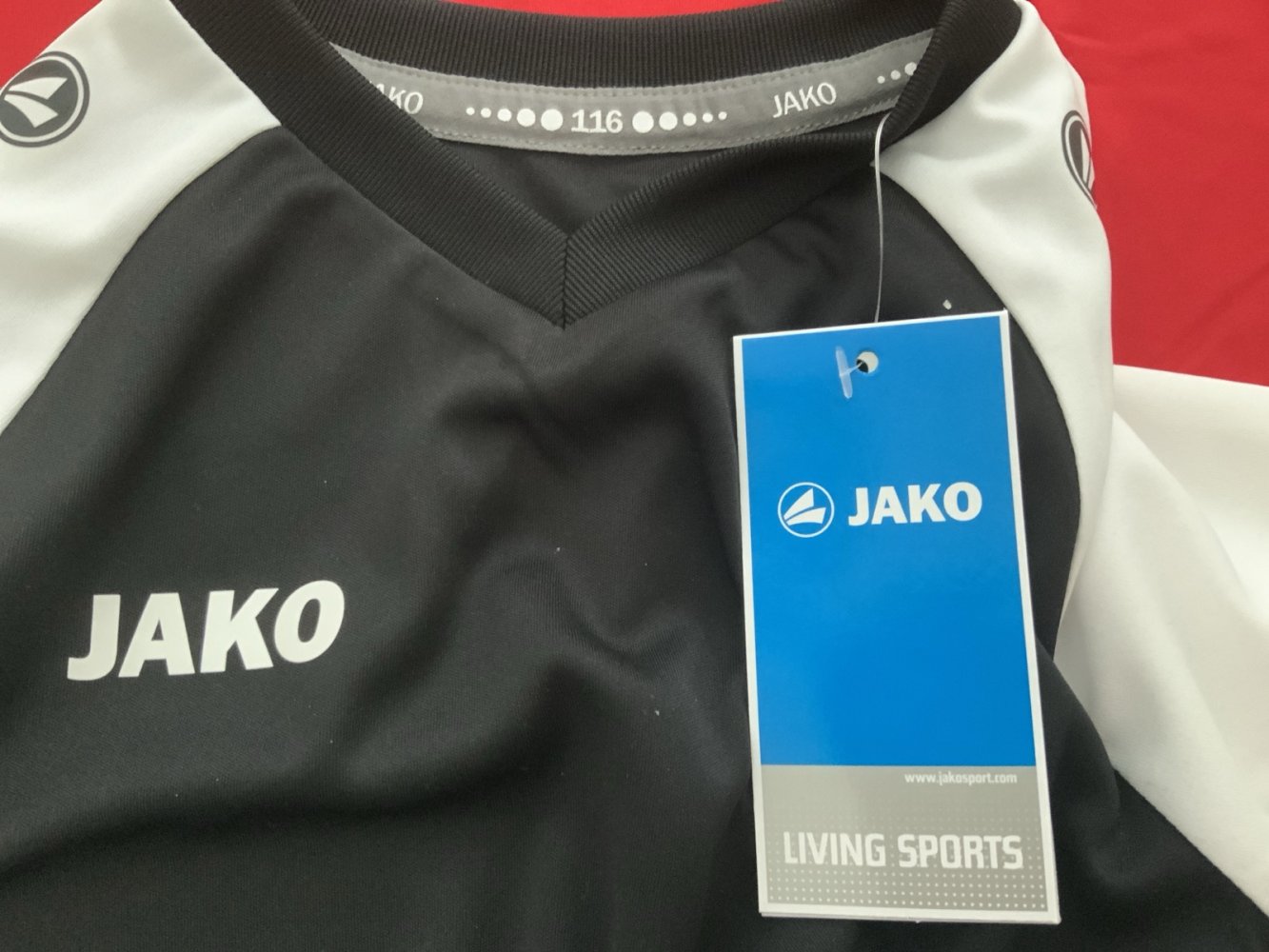 Zwei Shirts in gr. 116 / Jako / Preis ist für beide 