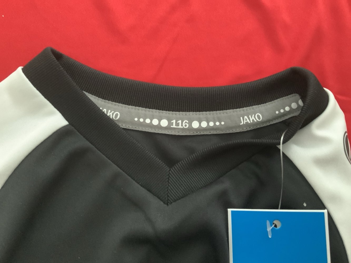 Zwei Shirts in gr. 116 / Jako / Preis ist für beide 