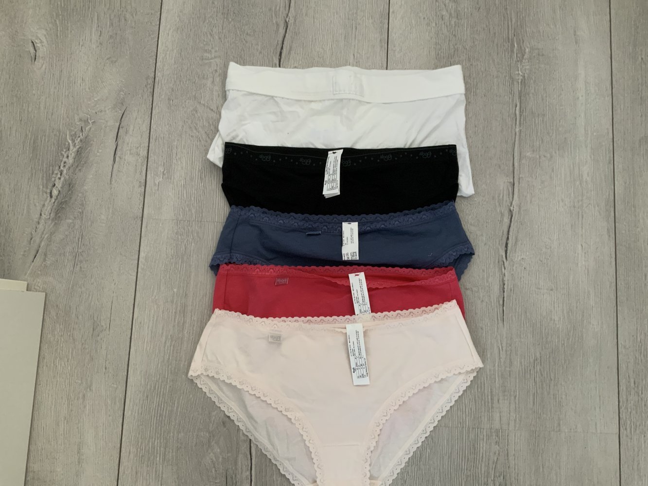 Verschiedene Slip gr. 44 / Sloggi / pro Slip 4€ 