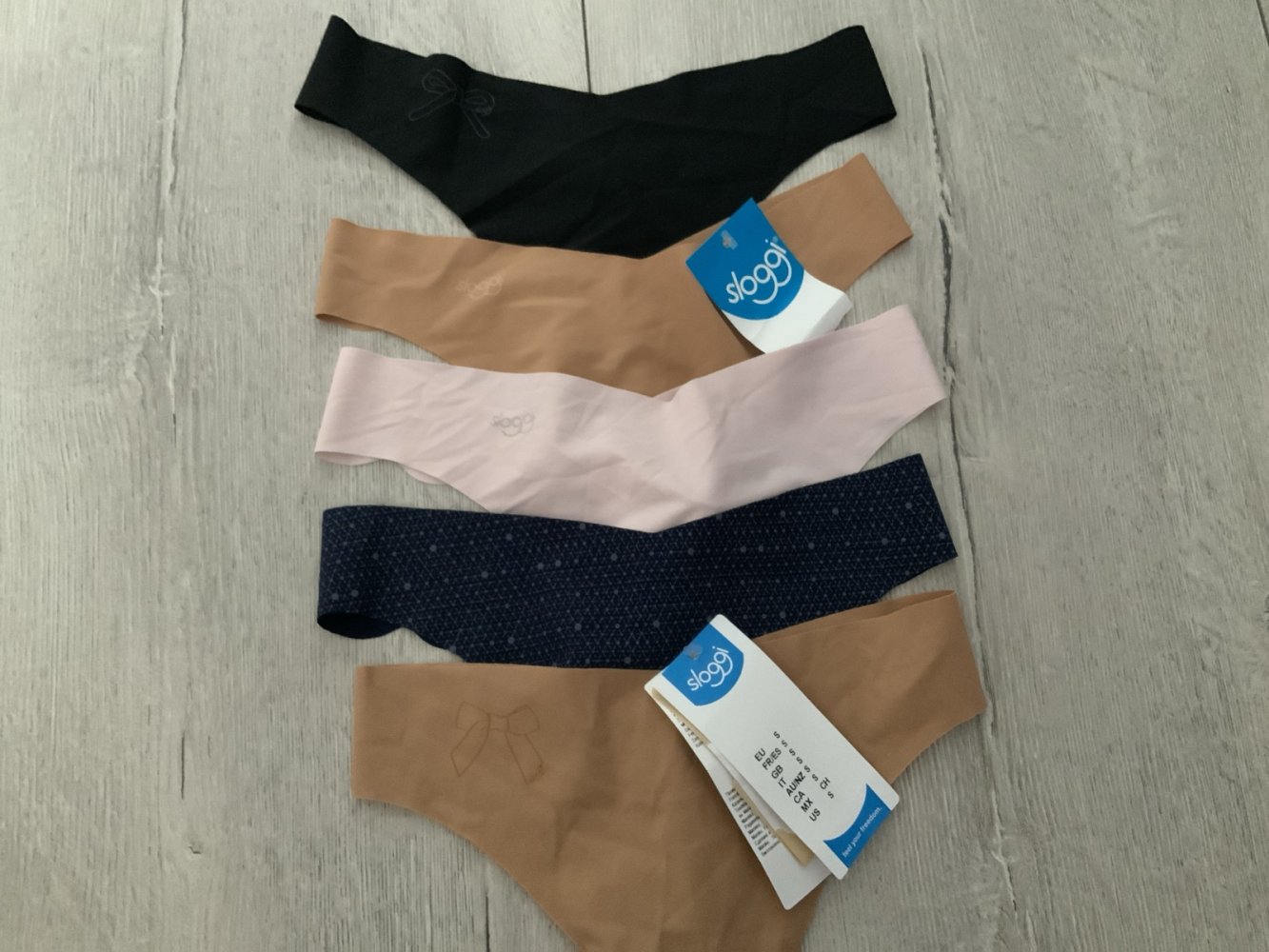 Fünf String  Tanga in gr. S / Sloggi 