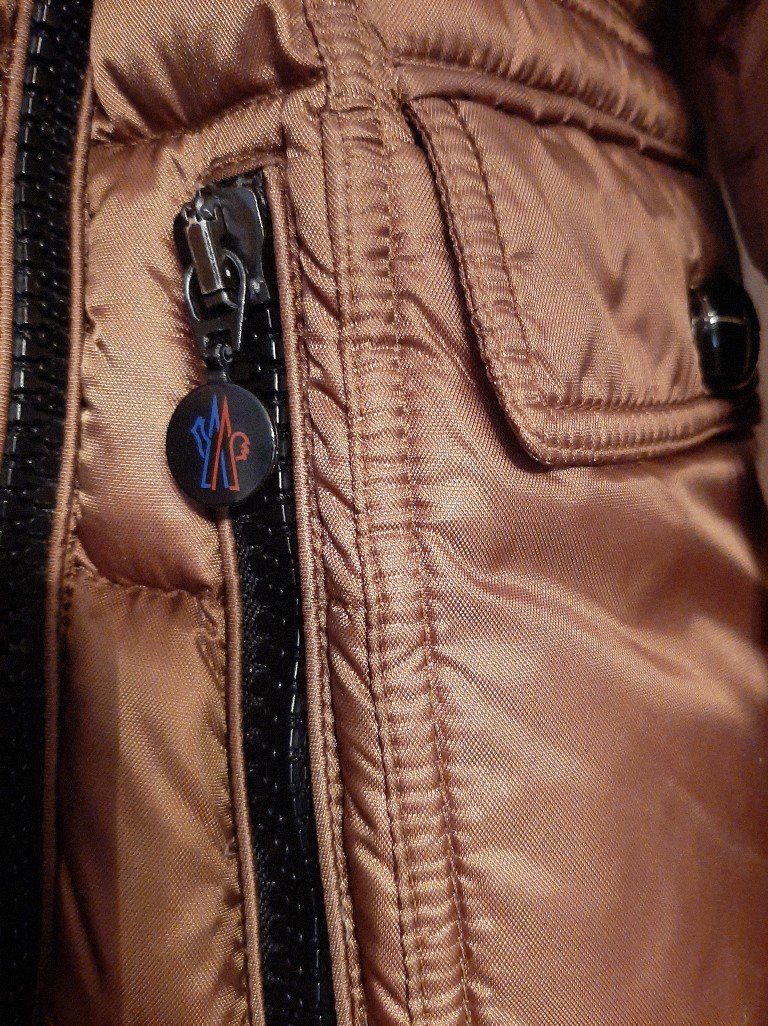 DAUNENJACKE VON MONCLER HERVORRAGENDER ZUSTAND HOHER NEUPREIS SEHR EXKLUSIV