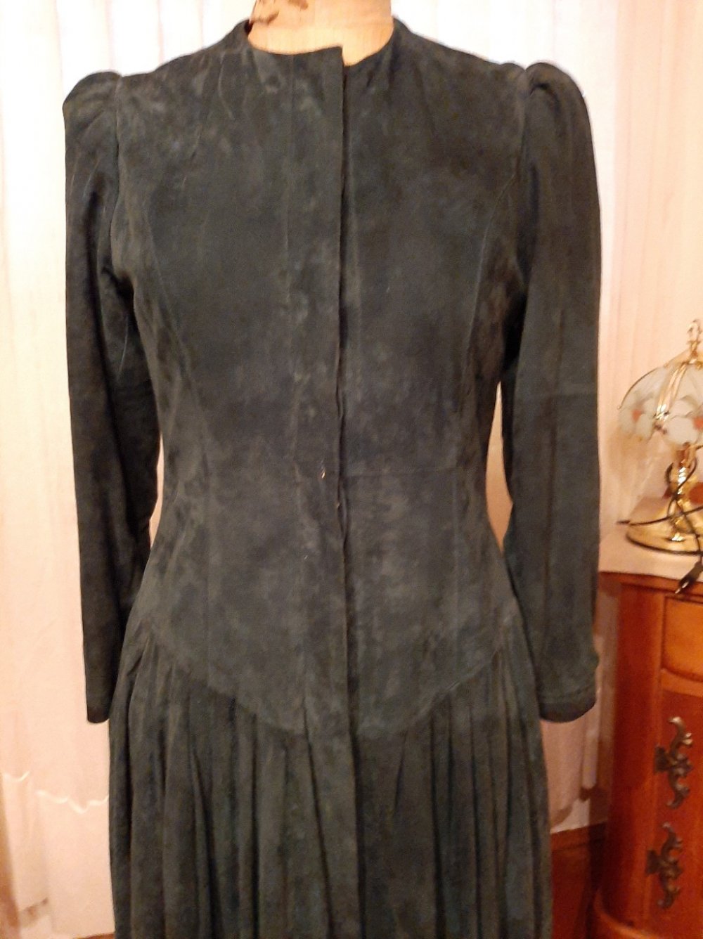 SEHR EXKLIUSIVES ECHT LEDER KLEID IM LANDHAUSSTIL HERVORRAGENDER ZUSTAND HOHER NP !!!