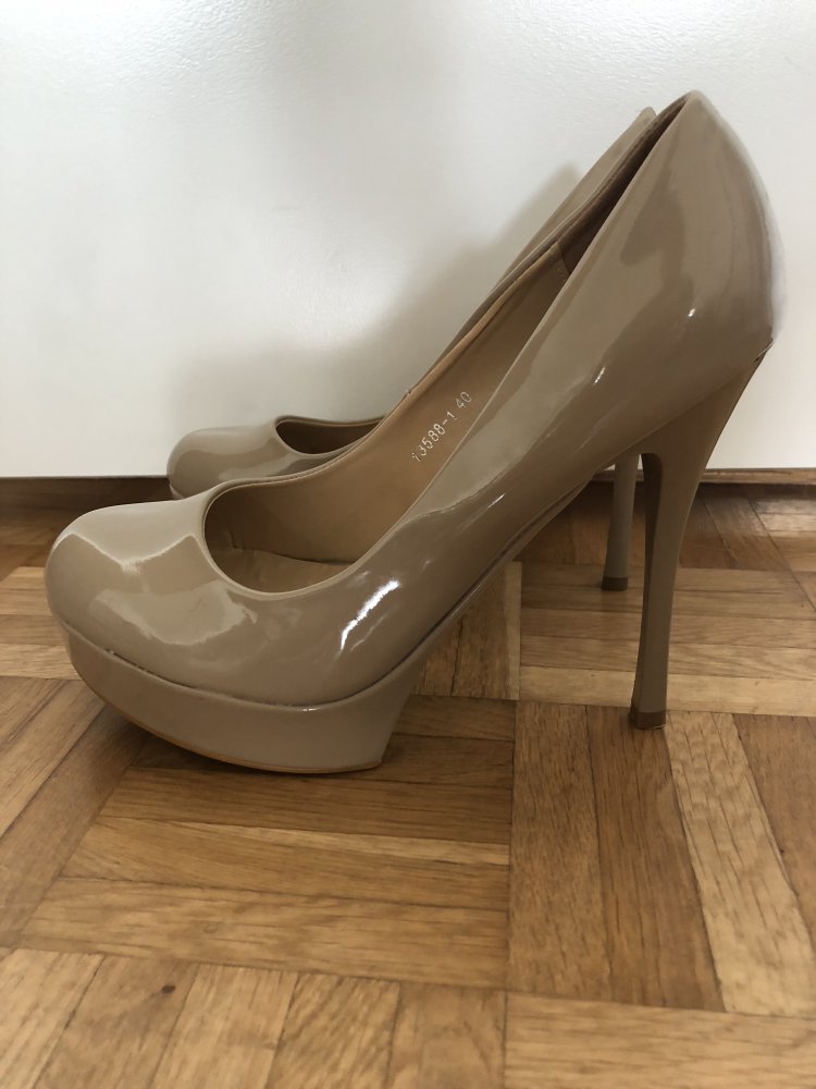 beige Lackpumps:)