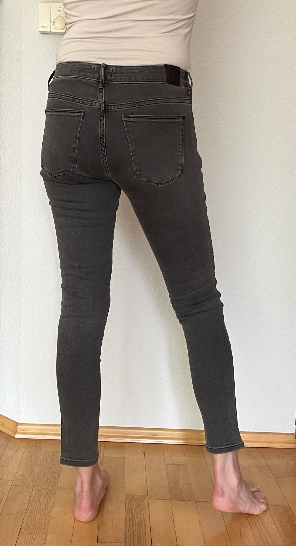 Distrikt Norrebro Stretch Jeans mit Smokingstreifen seitlich Gr.S (Waist 29) schwarz/grau