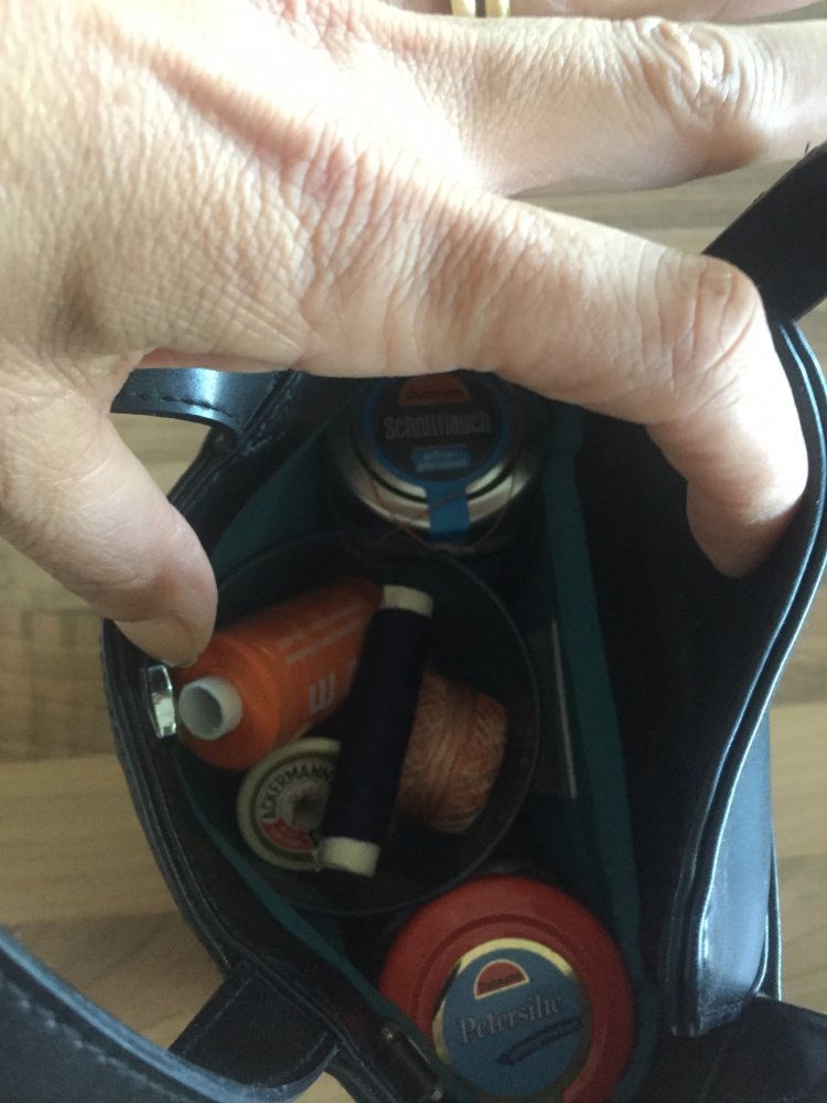 Liz Claiborne Kosmetiktasche / Mini Handtasche / Kulturbeutel