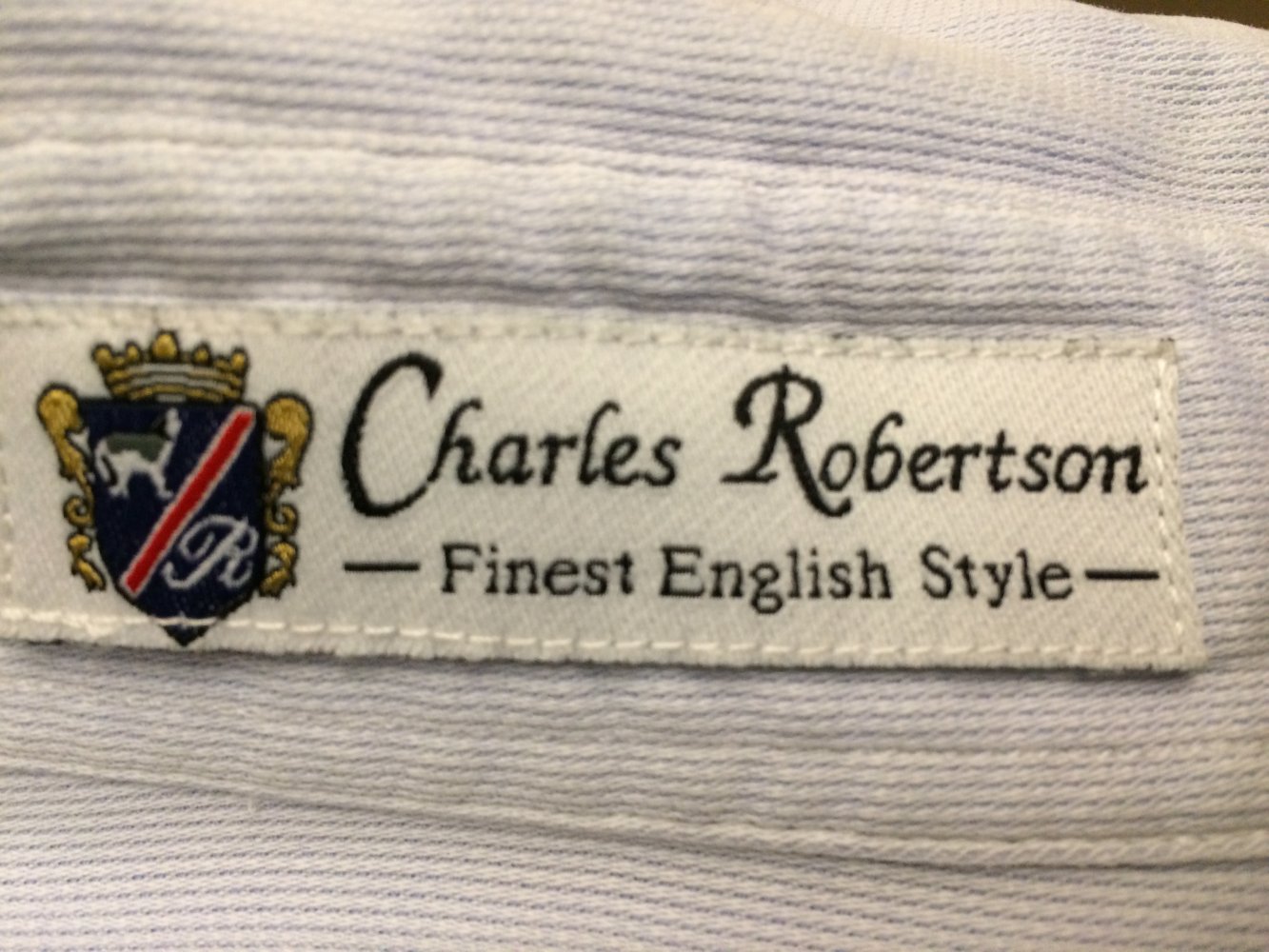 Charles Robertson Bluse Gr.44 hellblau / weiß dezent gestreift mit Goldknöpfen