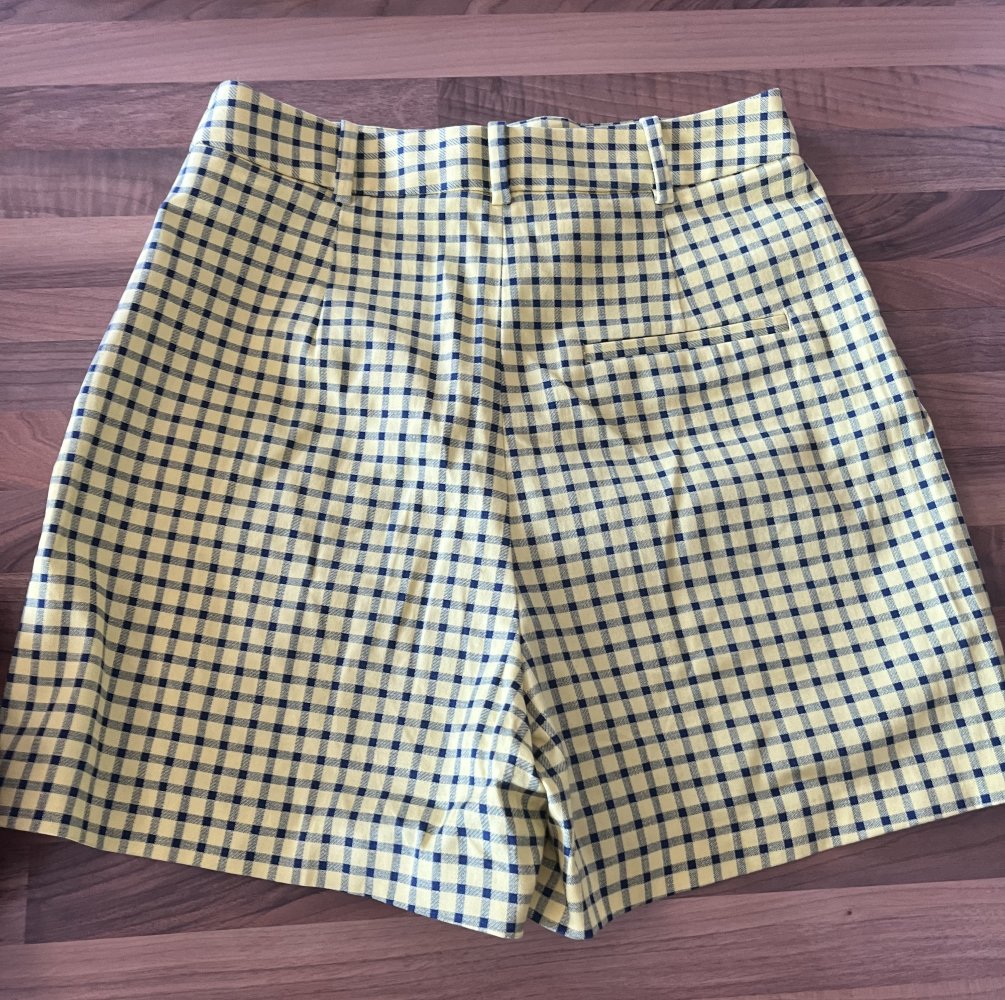 Zara Bermuda Shorts Gr.M gelb blau kariert