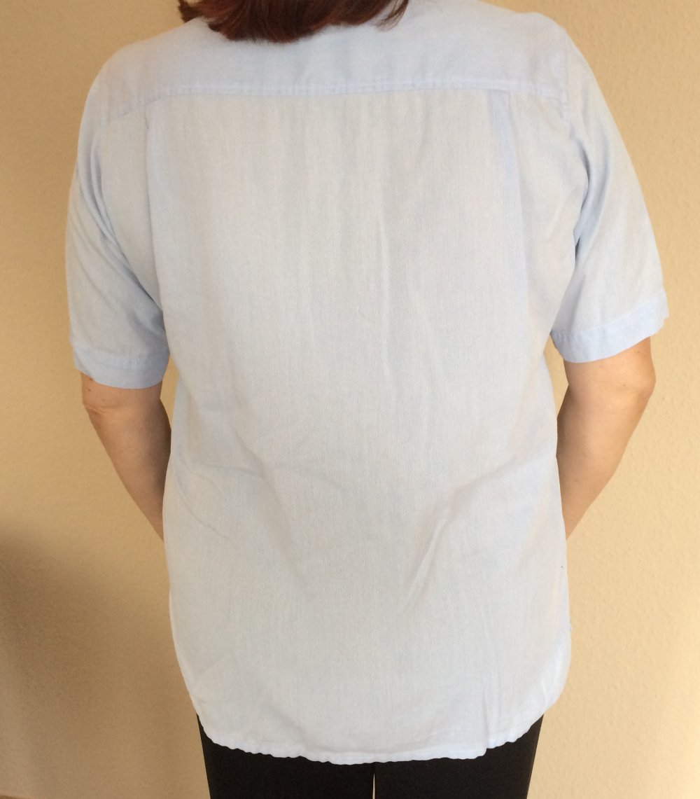 Charles Robertson Bluse Gr.44 hellblau / weiß dezent gestreift mit Goldknöpfen