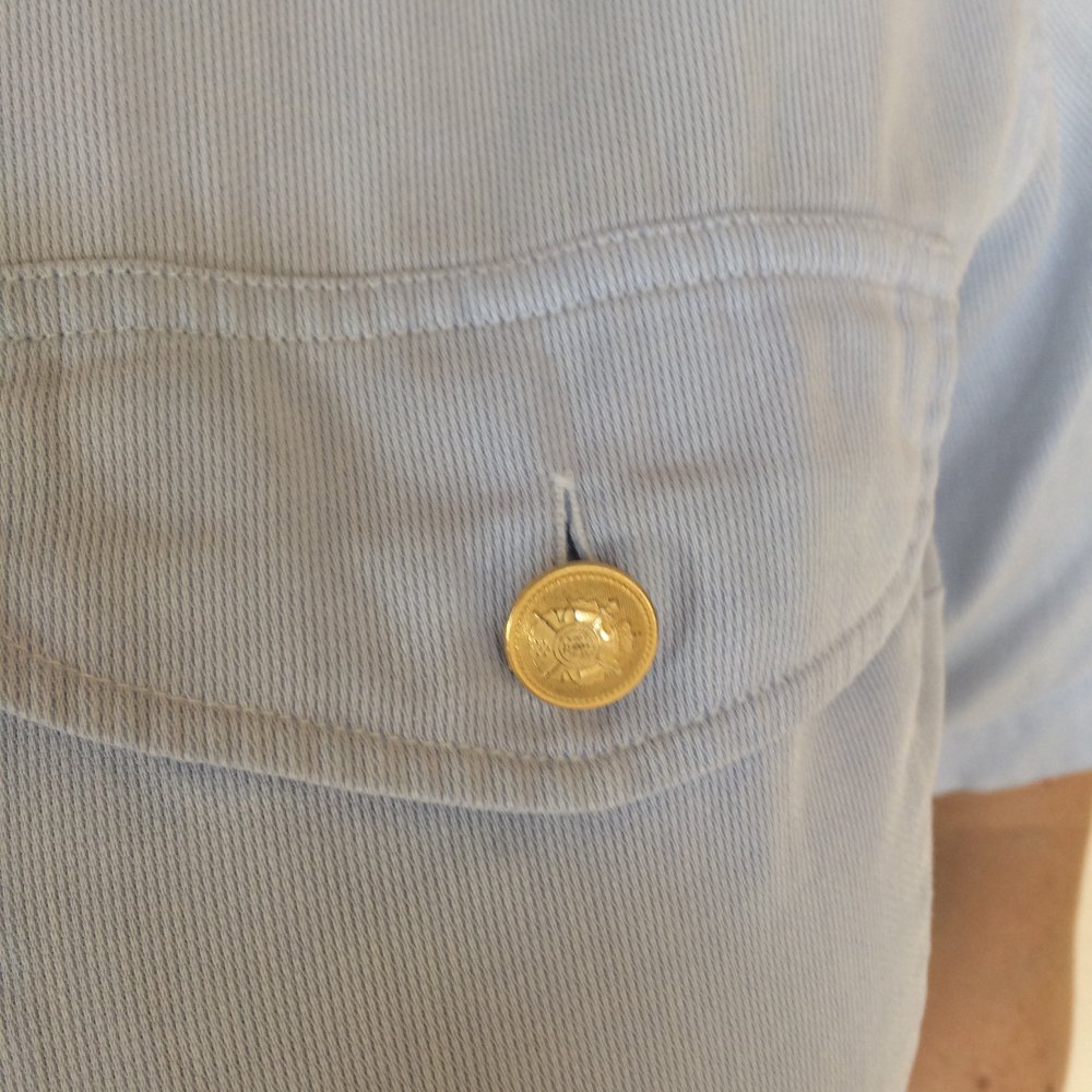 Charles Robertson Bluse Gr.44 hellblau / weiß dezent gestreift mit Goldknöpfen