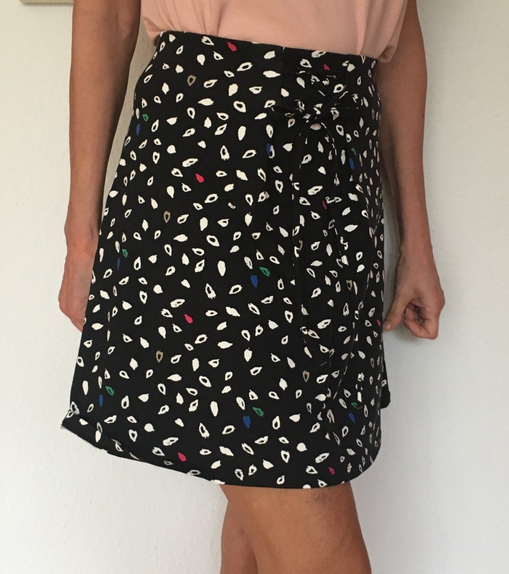 Edc High Waist Skater Rock Gr.36/S schwarz mit Muster
