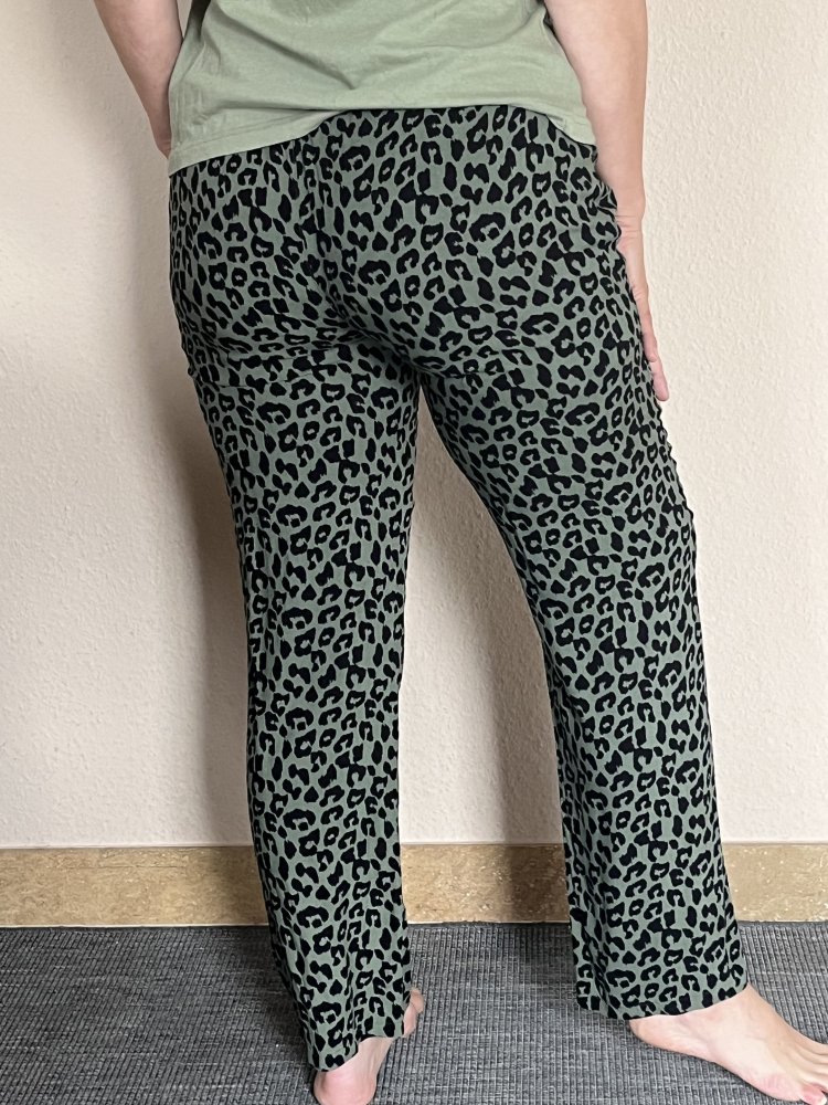 Calze del Mondo Leoprint Jogger Gr.L Farbe Khaki Schwarz, mit 2 Seitentaschen,