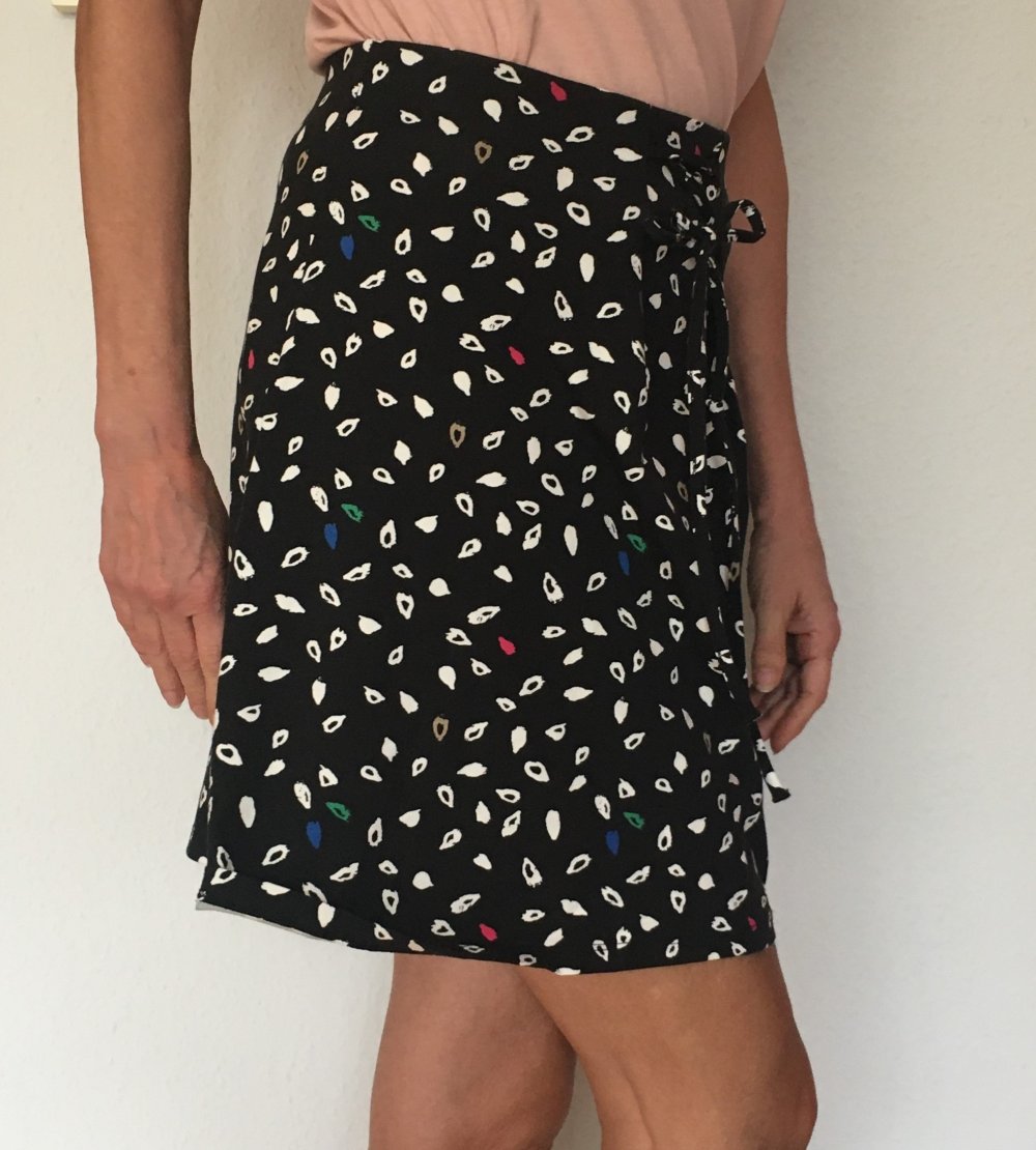 Edc High Waist Skater Rock Gr.36/S schwarz mit Muster
