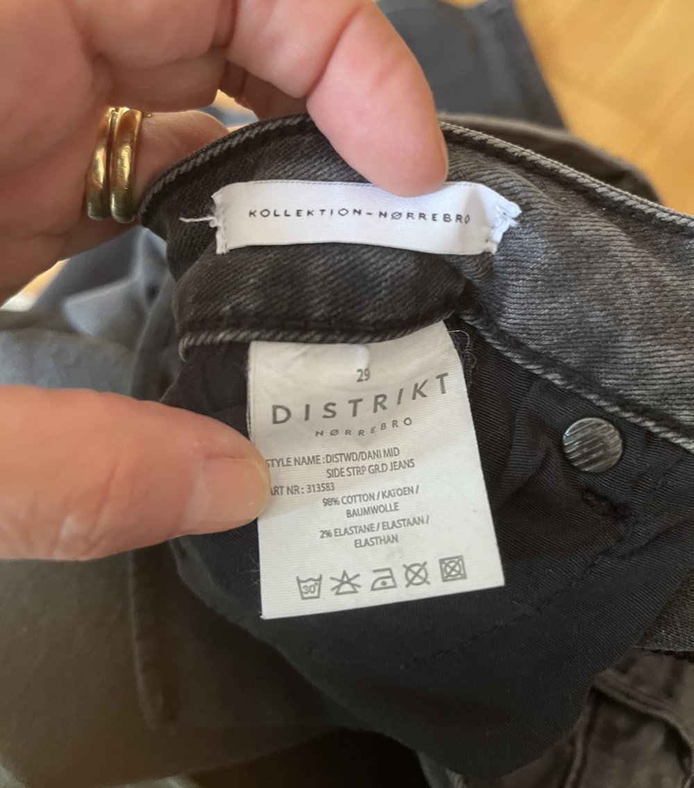 Distrikt Norrebro Stretch Jeans mit Smokingstreifen seitlich Gr.S (Waist 29) schwarz/grau
