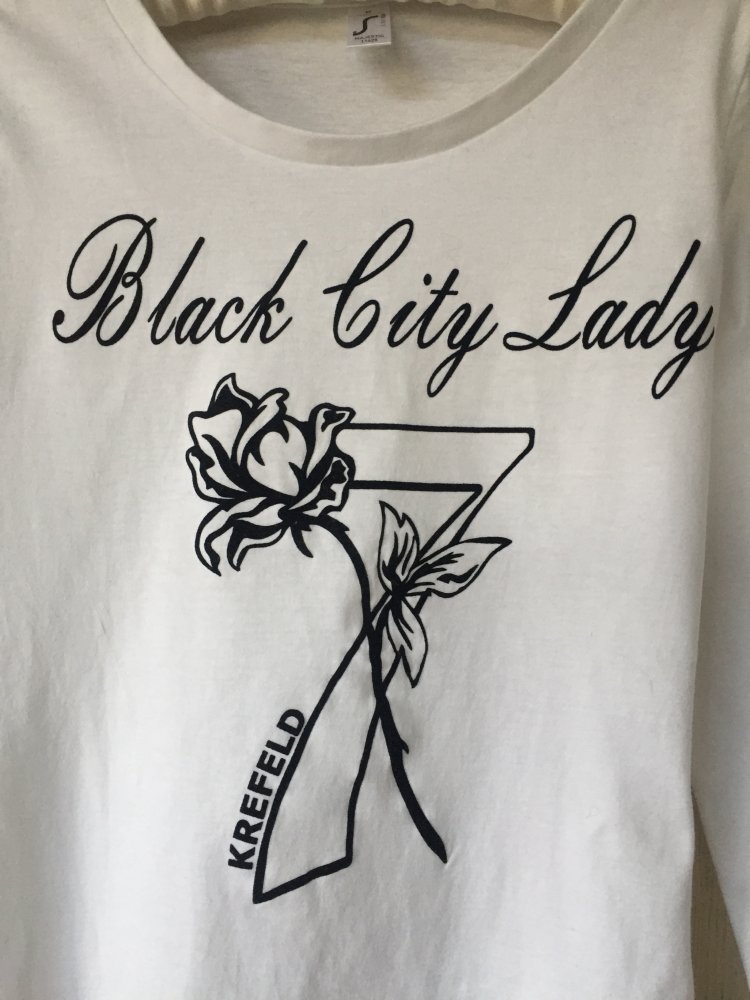 Black City Lady Lang Arm Shirt Gr.M weiß mit Samtaufschrift