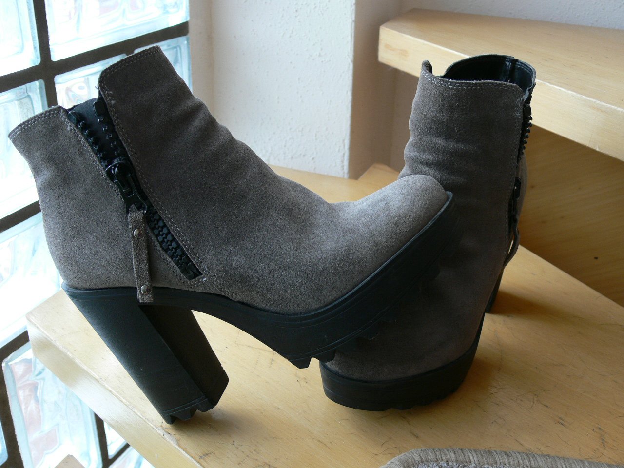Echtleder Plateau Stiefelette Gr. 39 grau Top aktuell wie neu