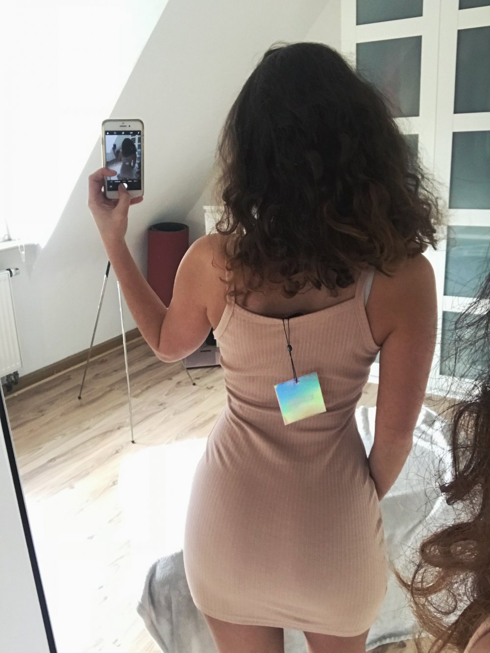 Kleid Minikleid nude V-Ausschnitt 