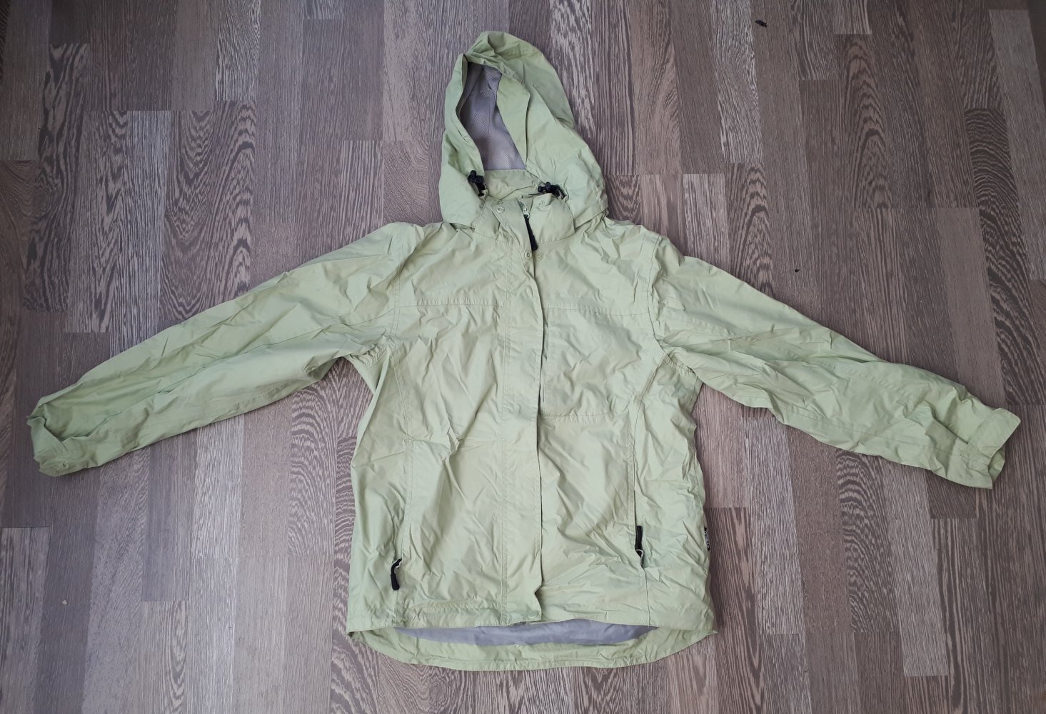 grüne Regenjacke