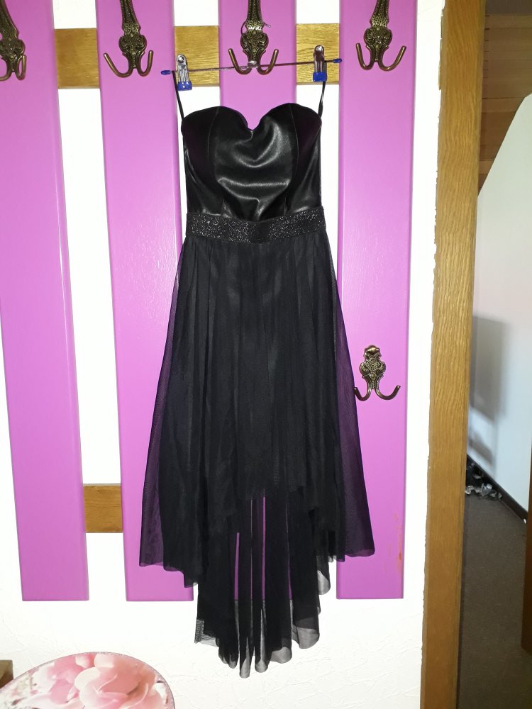 Trägerloses Kleid mit Tüllrock / Bandeaukleid