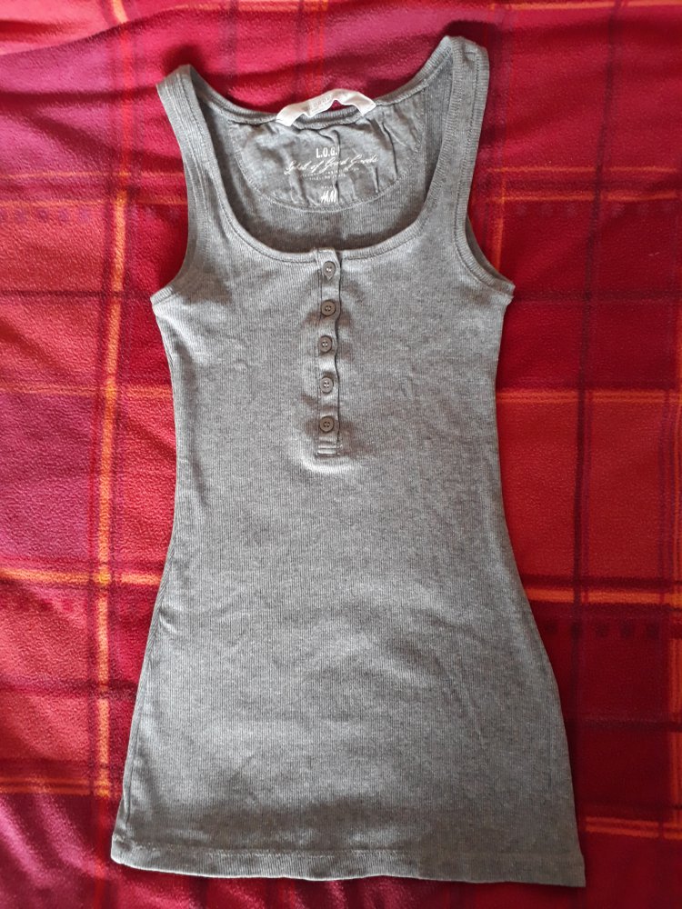 Graues Tanktop mit Knöpfen / Ripptop