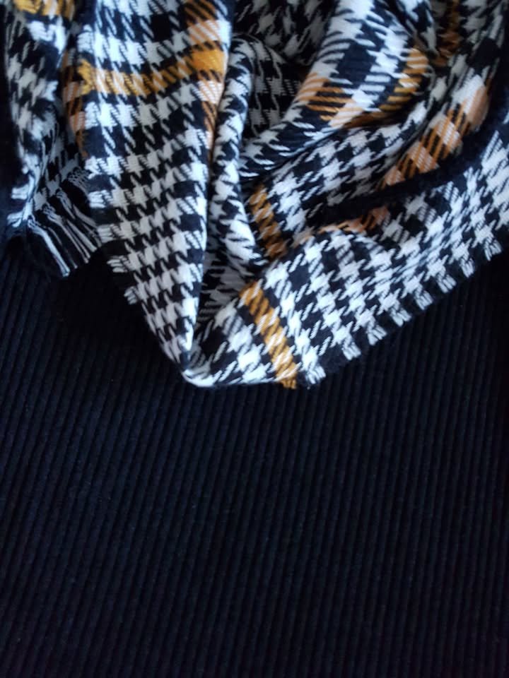 Schöner Hoodie und Kuschelschal gr 38