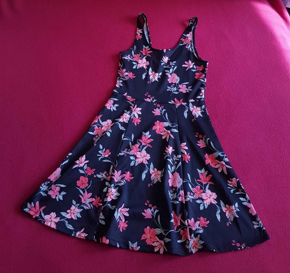 Wunderschönes Kleid H&M gr 34/36 Neu
