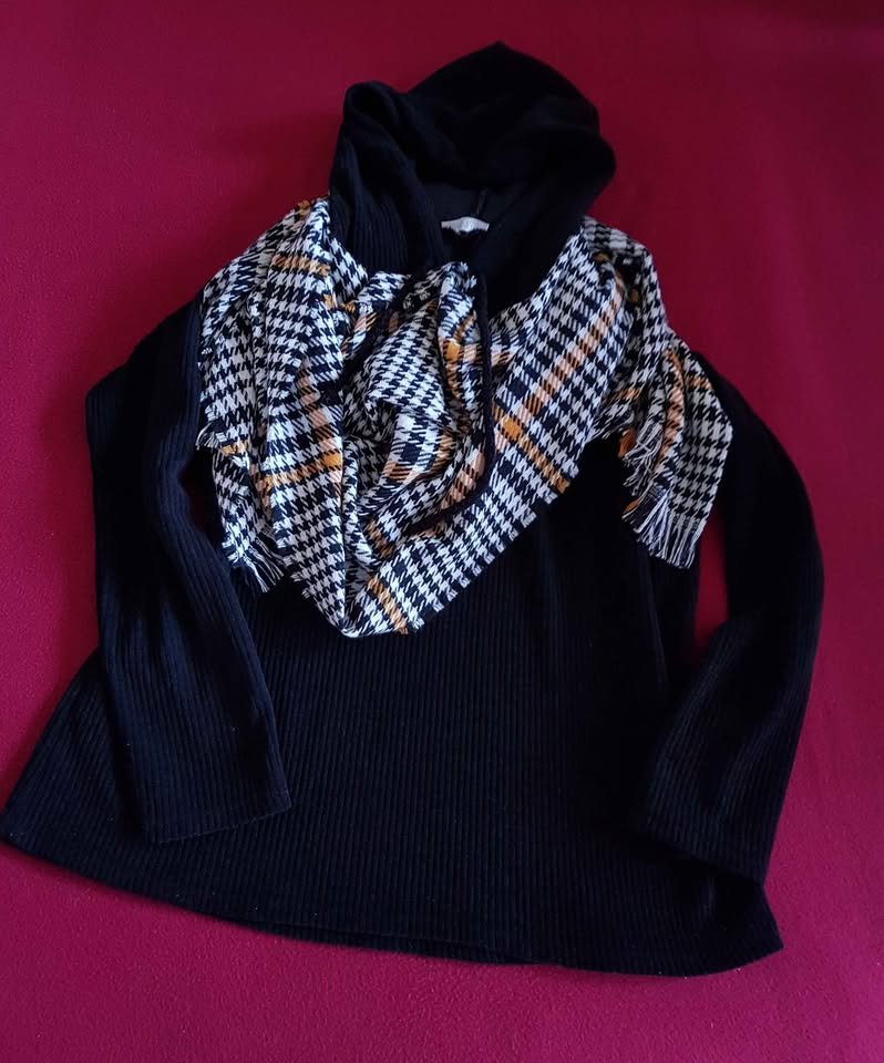 Schöner Hoodie und Kuschelschal gr 38