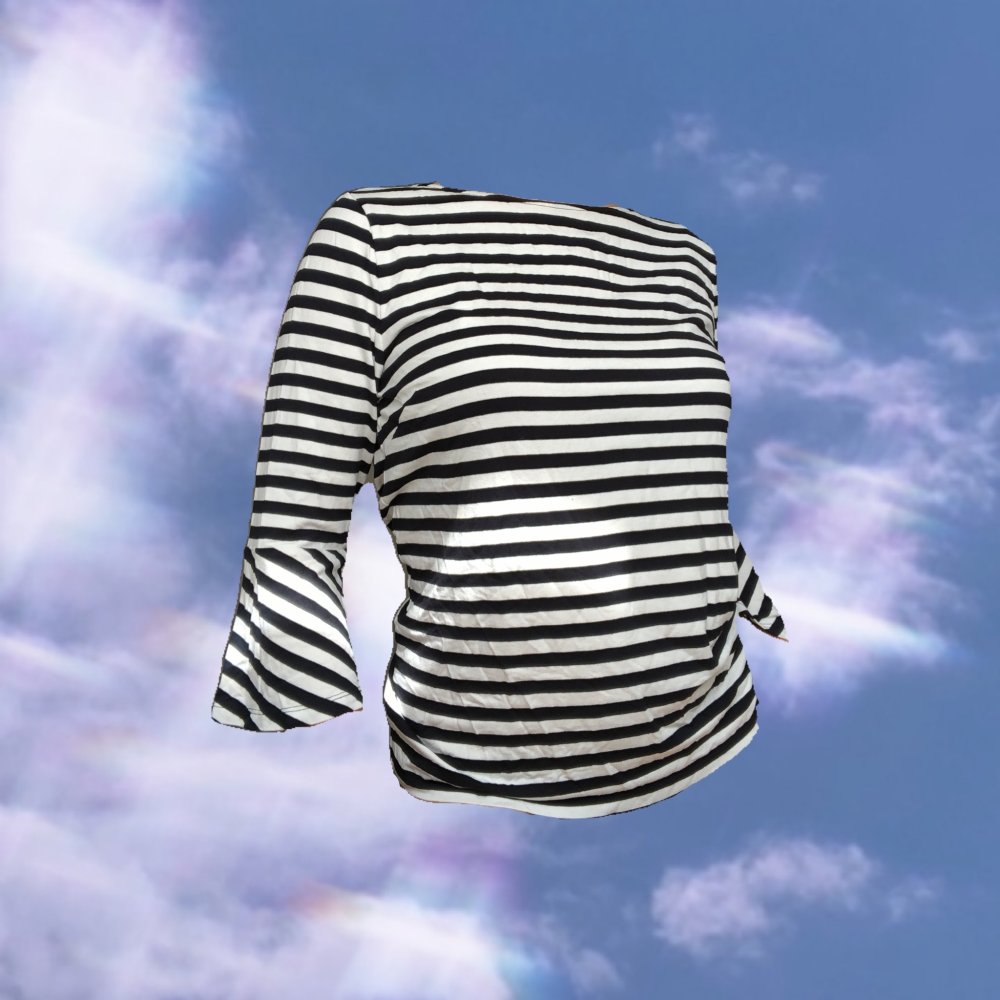 Schlichtes gestreiftes Shirt mit Trompetenärmeln