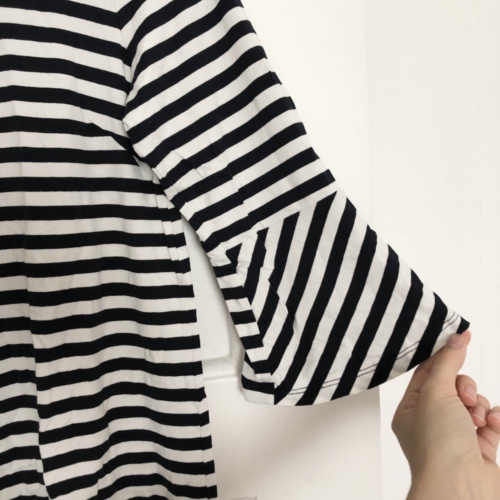 Schlichtes gestreiftes Shirt mit Trompetenärmeln