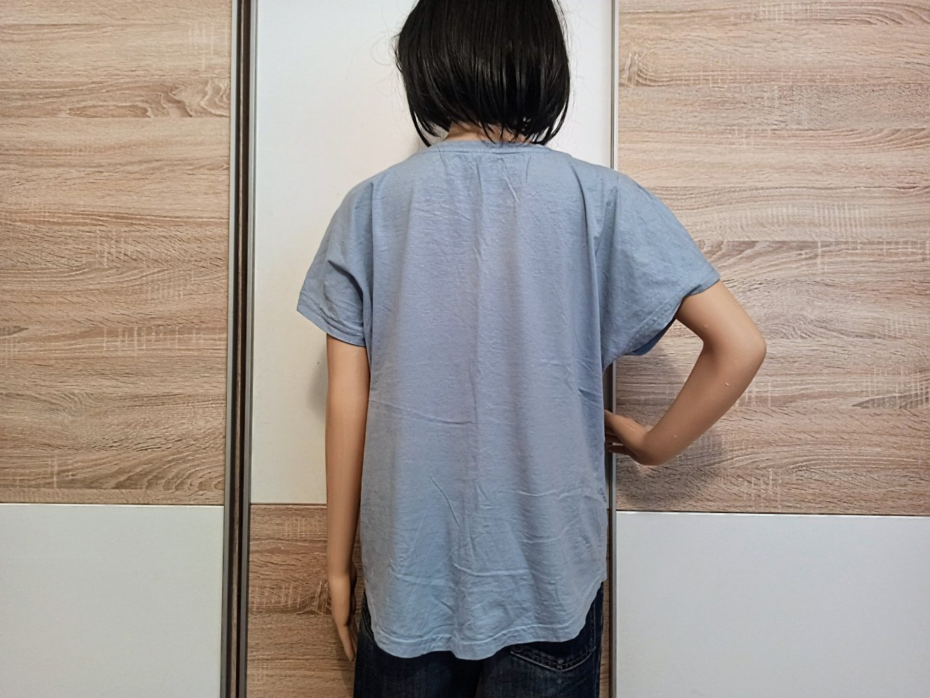 Schönes T-Shirt in blau mit Schmetterlinge