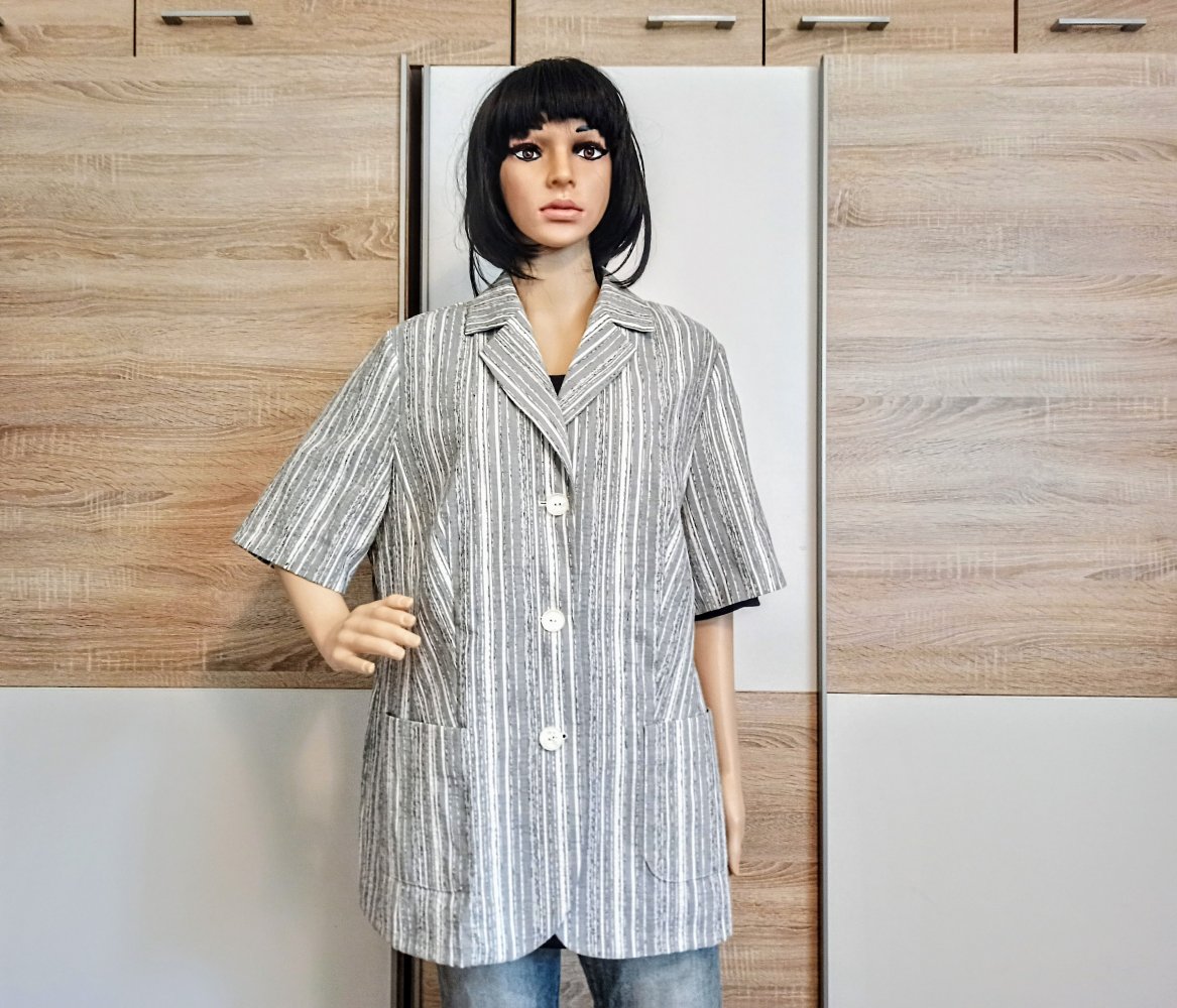 Schöner Oberteil in grau/weiß von Atelier Creation