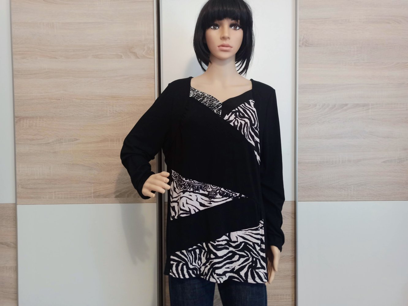 Schönes Langarm-Shirt in schwarz/weiß