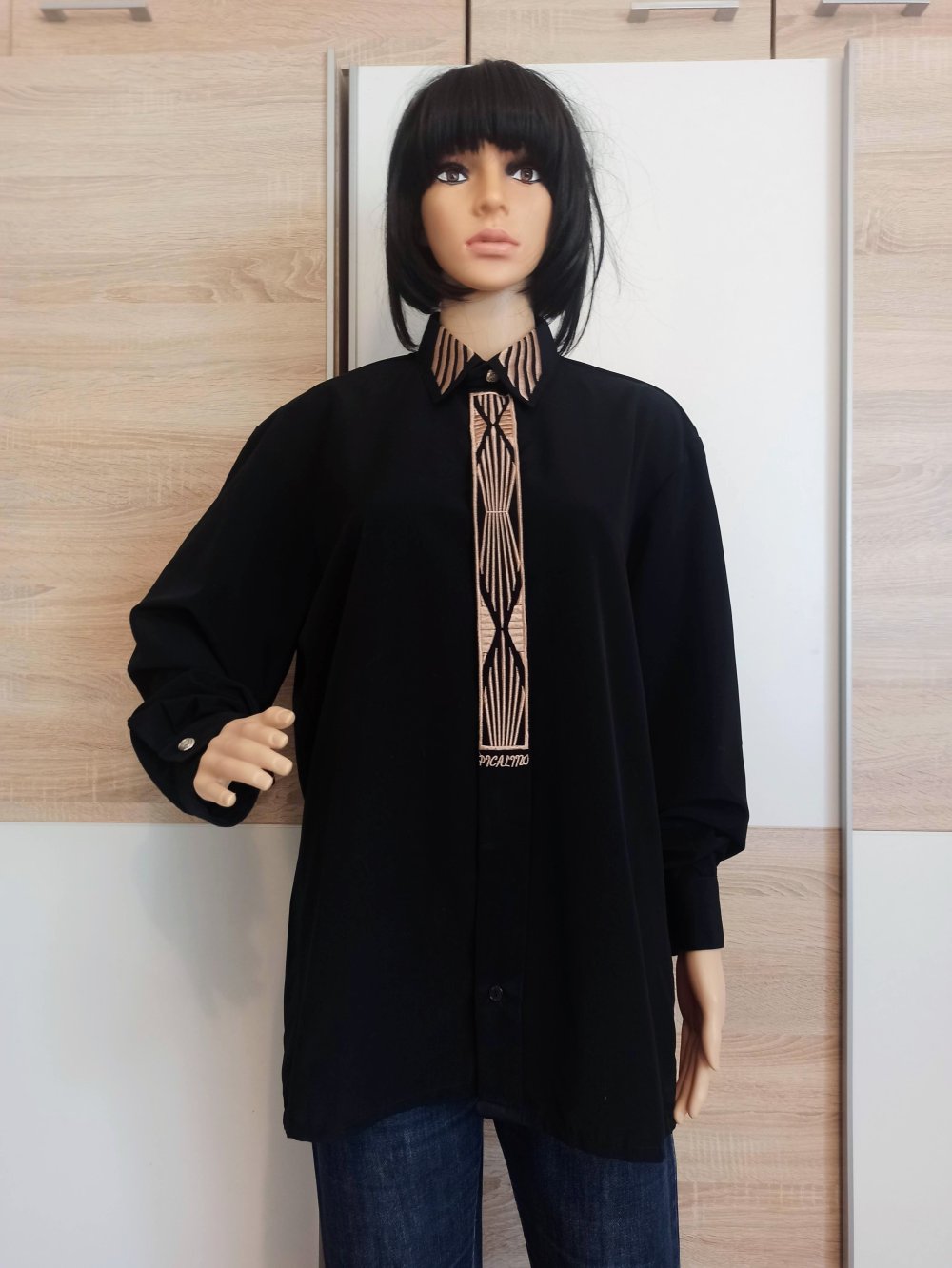 Schöne Bluse in schwarz in Asia-Style