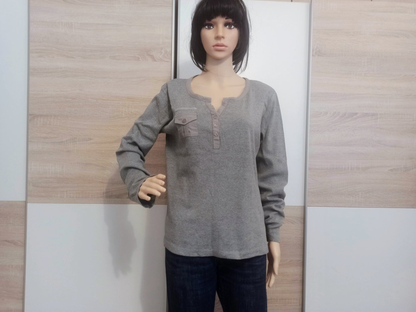 Schönes Langarm-Shirt in grau von Pia Jessen