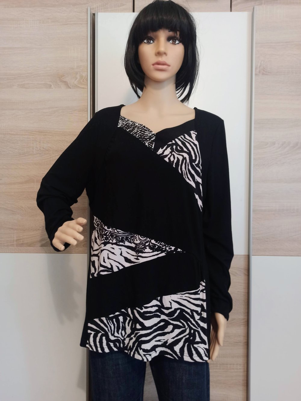Schönes Langarm-Shirt in schwarz/weiß