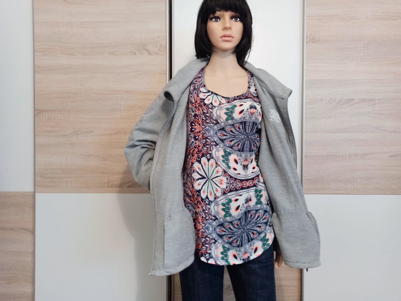 Schöne leichte Jacke in grau von Canda