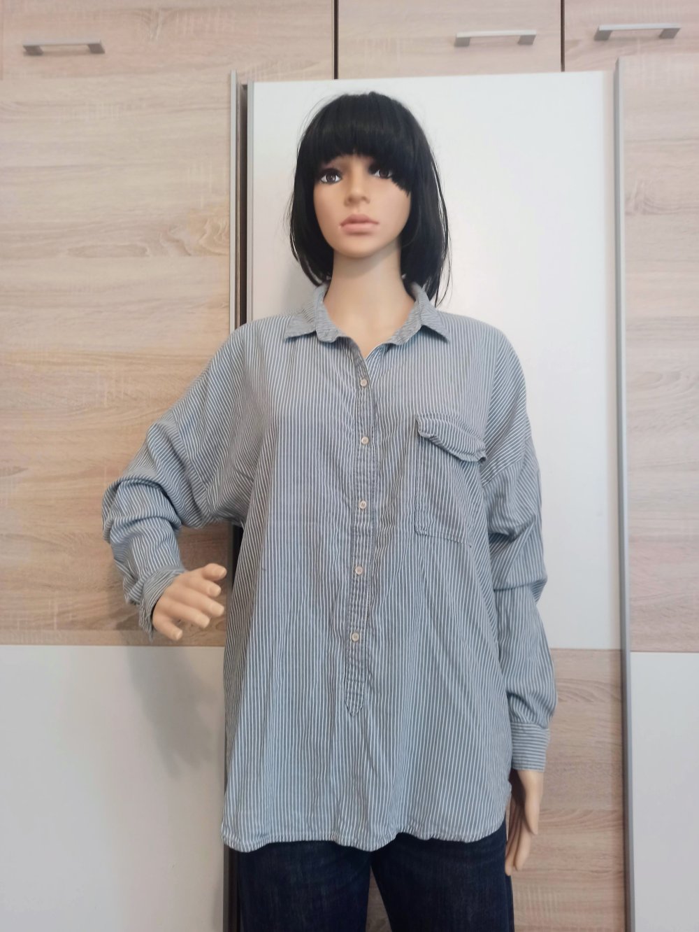 Schöne Bluse in blau mit weiße Nadelstreifen von Set