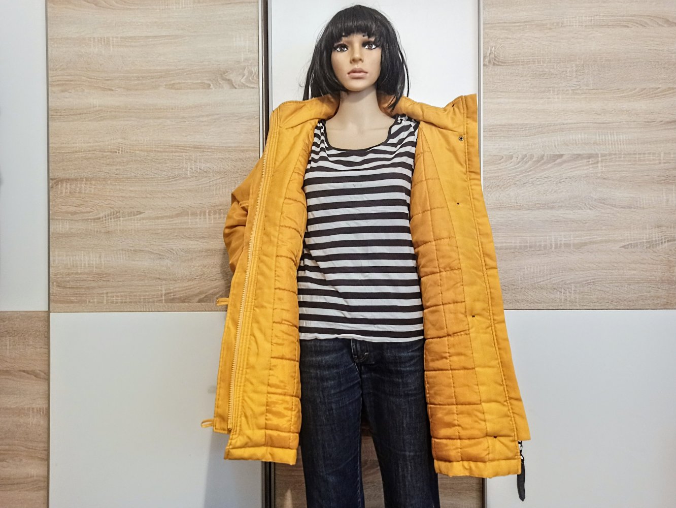 Schöne Jacke in gelb mit Kapuze von Only