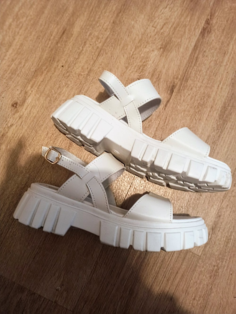 Tolle Damen Sandalen in weiß von Beilide