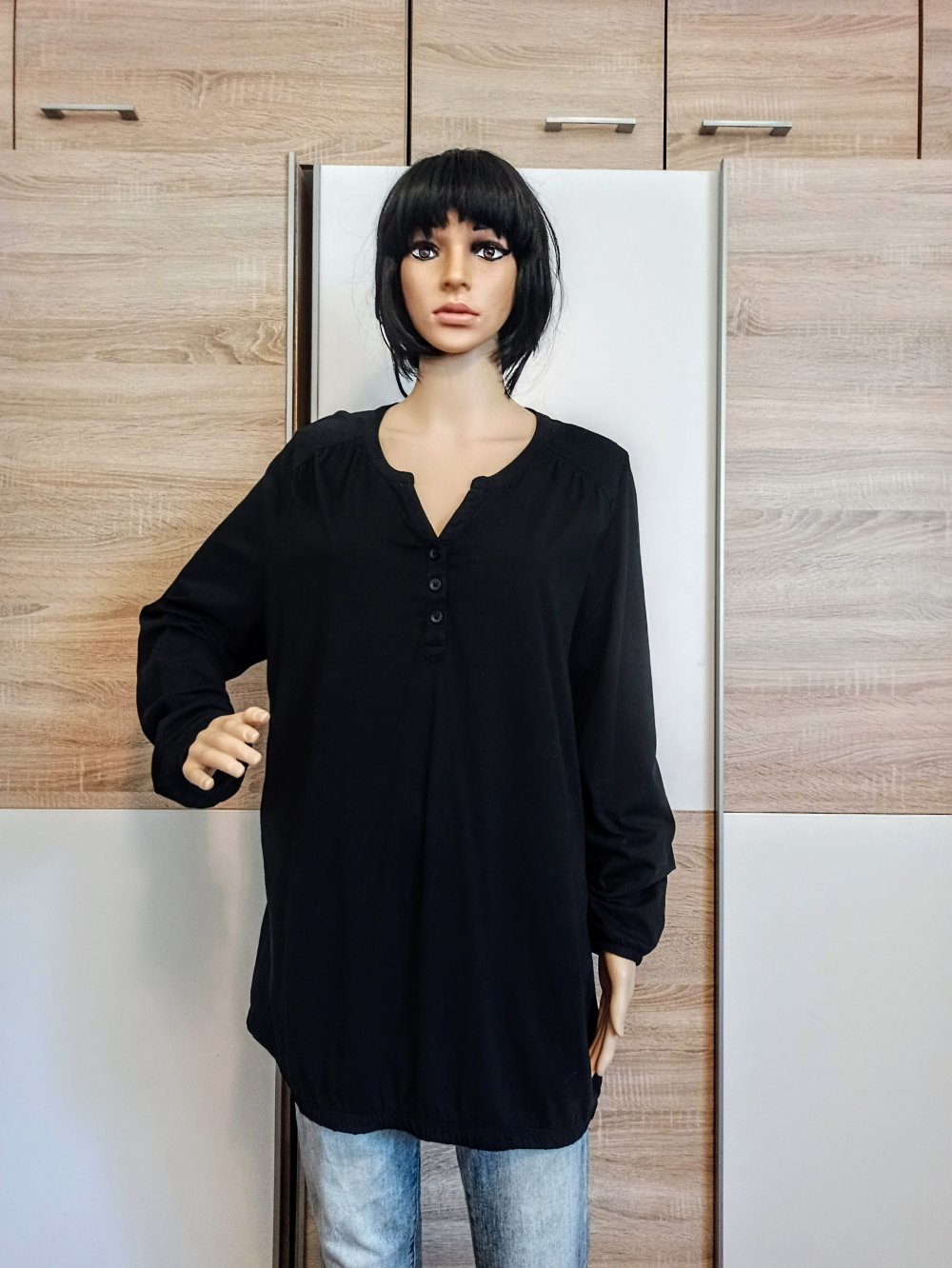 Schönes Langarm-Shirt in schwarz von Bonprix