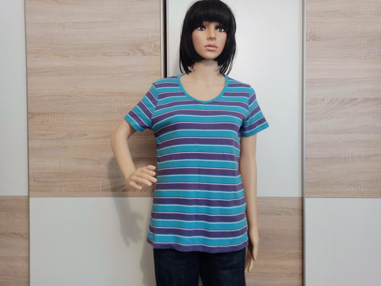 Schönes gestreiftes T-Shirt in blau/lila/weiß von Tom Tailor