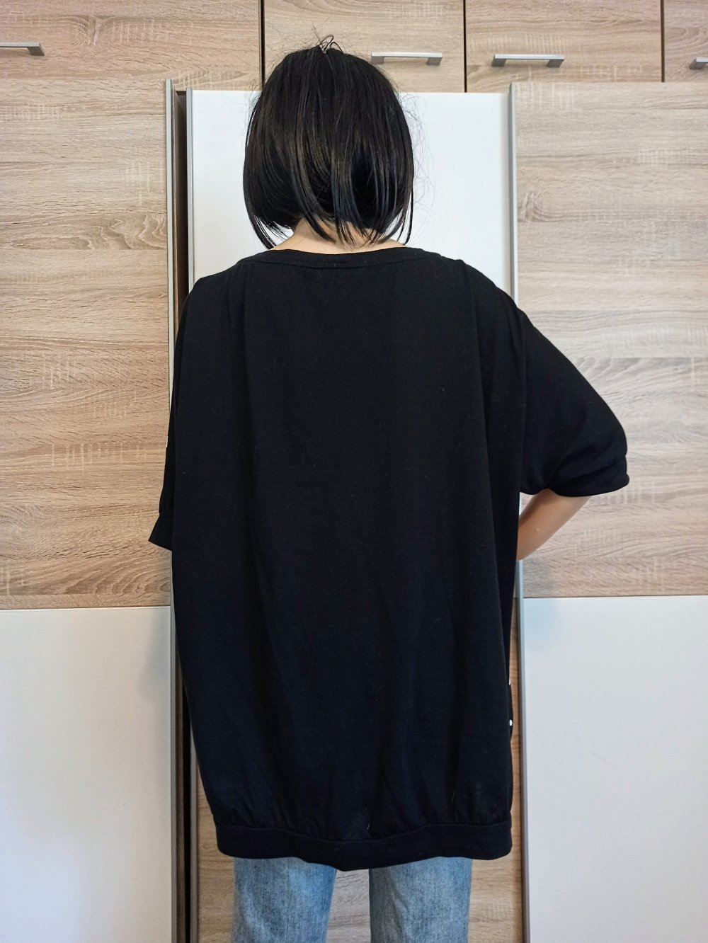 Schöne Bluse in schwarz mit weiße Punkte von Essentials