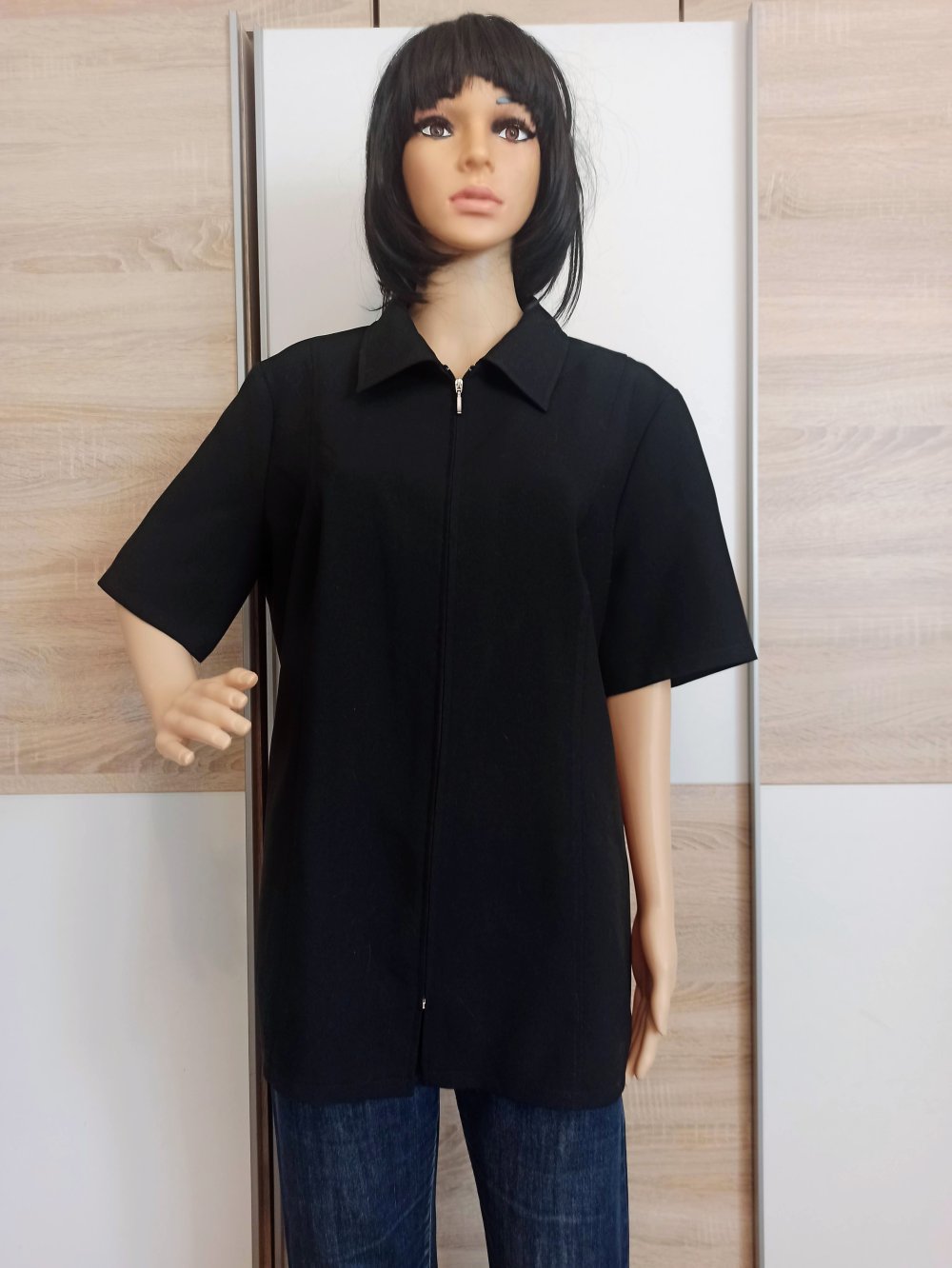 Schöne Bluse in schwarz mit Reißverschluss